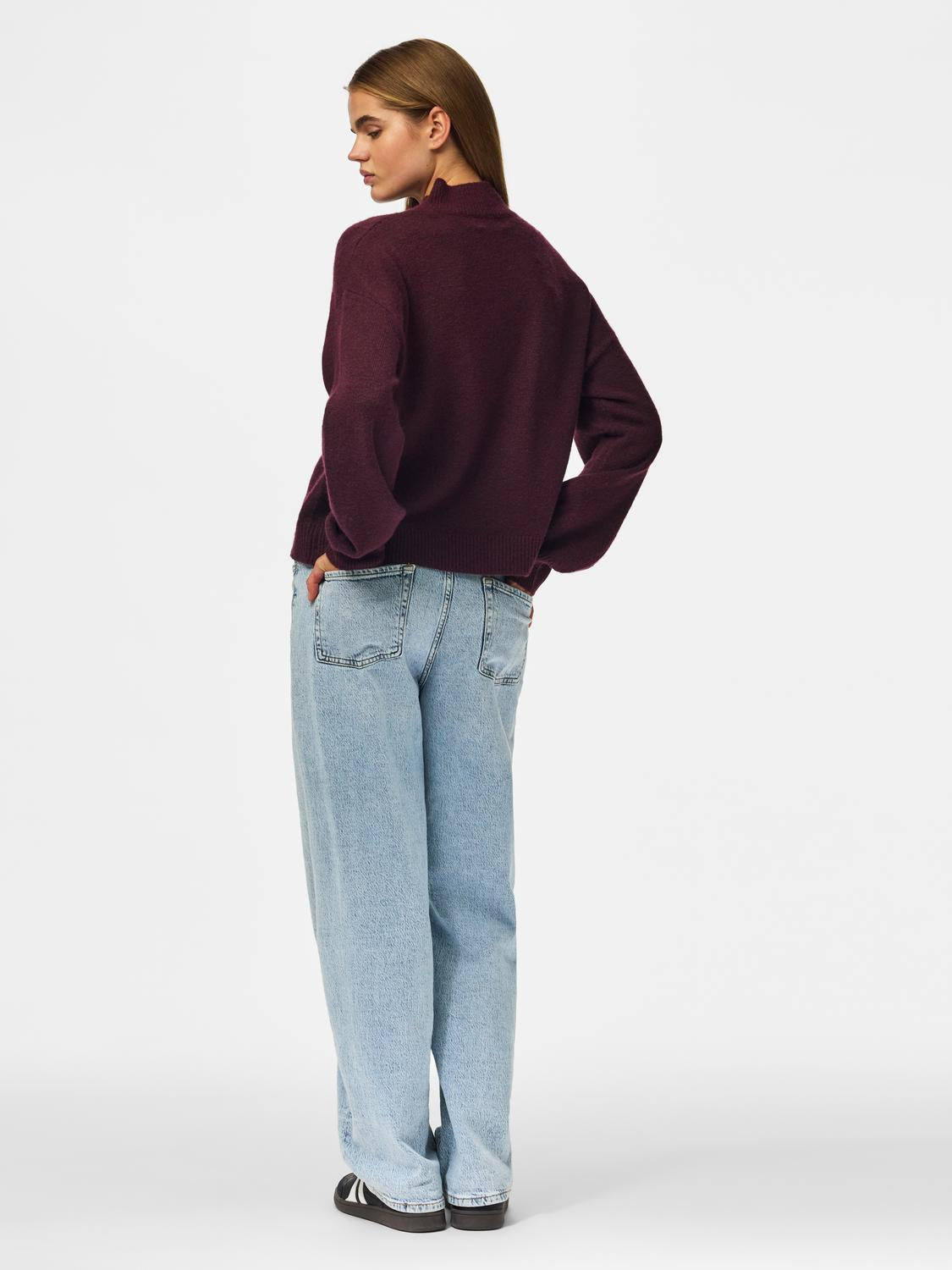 model_shot-back